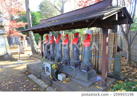 Rokujizo in the grounds of Gotokuji Temple, Setagaya-ku, Tokyo 109993196