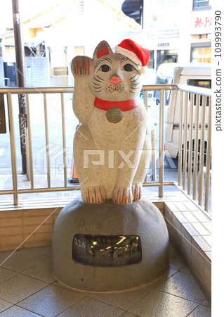 東京都世田谷區小田急線豪德寺車站前的招財貓 東京都世田谷區小田急線豪德寺車站前的招財貓 109993790