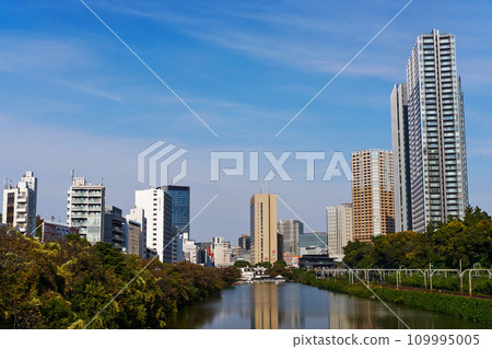 Tokyo outer moat Ushigome moat and surrounding scenery 109995005
