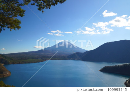 從中之倉峠展望台眺望富士山 109995345