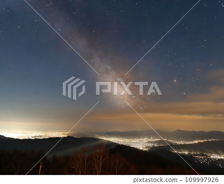 Starry sky and sea of clouds night view 109997926
