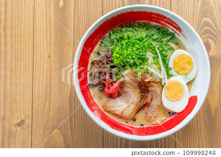 Kagoshima ramen with lots of green onions Kagoshima ramen with lots of green onions 109998248