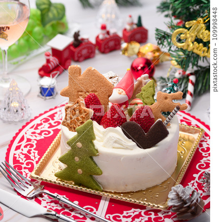 Christmas cake 109998448