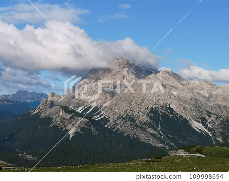 mountain peaks covered with snow mountain peaks covered with snow 109998694