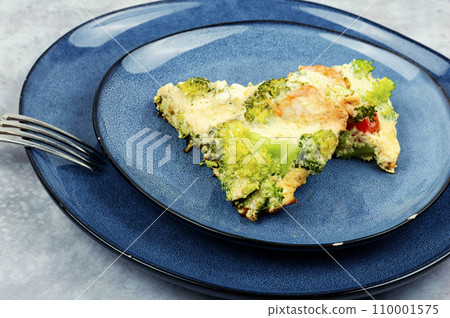 Omelet with cooked shrimp and vegetables. Omelet with cooked shrimp and vegetables. 110001575