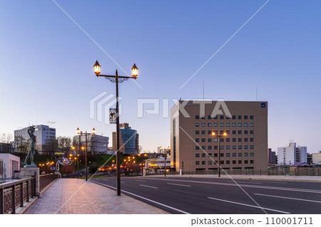 北海道釧路市二壽舞橋的清晨風景,朝霞 北海道釧路市二壽舞橋的清晨風景,朝霞 110001711
