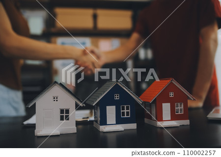 buy or sell real estate mortgage, Sale representative offer house purchase contract to buy a house or apartment and mortgage Money and Financial Concepts buy or sell real estate mortgage, Sale representative offer house purchase contract to buy a house or apartment and mortgage Money and Financial Concepts 110002257
