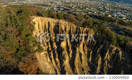 [Awa City, Tokushima Prefecture] Awa Earthen Pillar Hatodake [Aerial Photography] 110004808