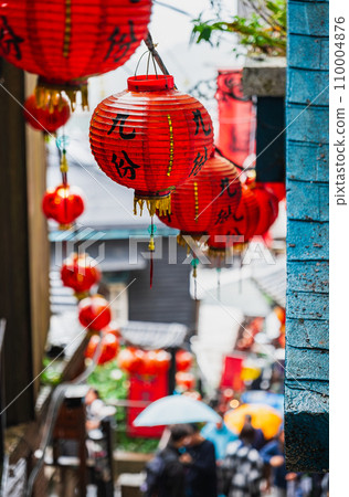 雨中的台灣九份 110004876
