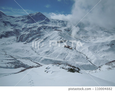 春の雪山 110004882