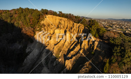[Awa City, Tokushima Prefecture] Awa Earthen Pillar Hatodake [Aerial Photography] 110005129