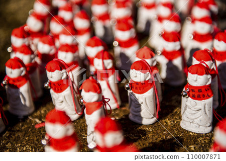 Small Jizo statue at Nokogiriyama Nihonji Temple, Kyonan Town, Chiba Prefecture 110007871