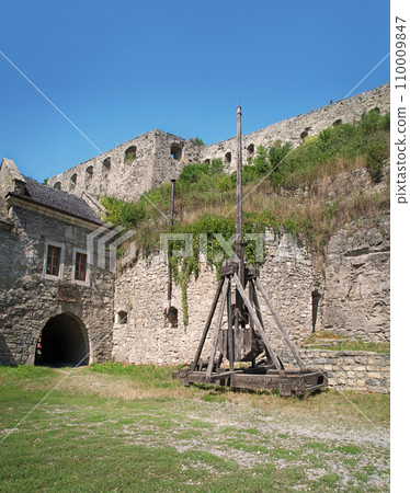 Kamyanets-Podilsky citadel tourism museum, Ukraine. 12 may 2023. Old wooden catapult in the courtyard of the castle Kamyanets-Podilsky citadel tourism museum, Ukraine. 12 may 2023. Old wooden catapult in the courtyard of the castle 110009847