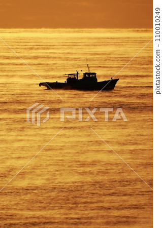 寒冷的海面發生了一場風暴 110010249