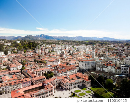 VARESE, ITALY - MAY 12, 2023: woman next to the Lebanon Cedar tree in the Esten 110010425