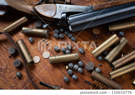 Antique 16 gauge break action smooth bored shotgun with brass cases and accessories for cartridge reloading. Antique 16 gauge break action smooth bored shotgun with brass cases and accessories for cartridge reloading. 110010776