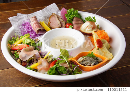 Assorted hors d'oeuvres Assorted hors d'oeuvres 110011211