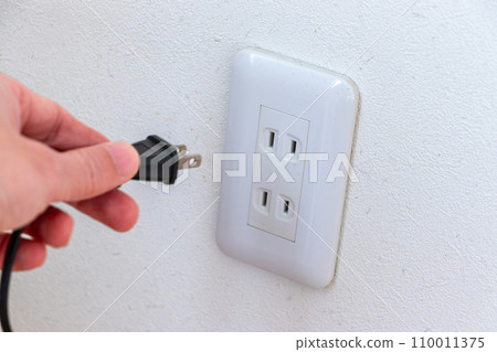 Wall outlet and power plug Wall outlet and power plug 110011375