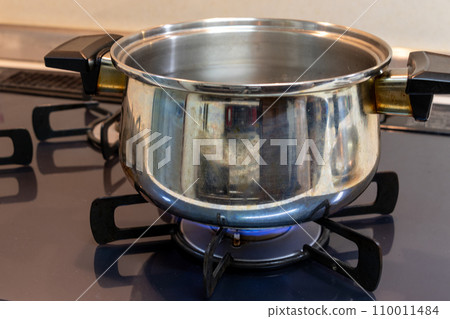Heat water in a pot on a gas stove Heat water in a pot on a gas stove 110011484