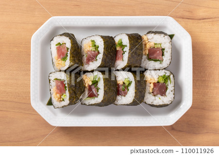 (大眼鮪魚)Tekka納豆中捲 (大眼鮪魚)Tekka納豆中捲 110011926