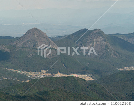 從高見山眺望兜山和依色岳 110012108