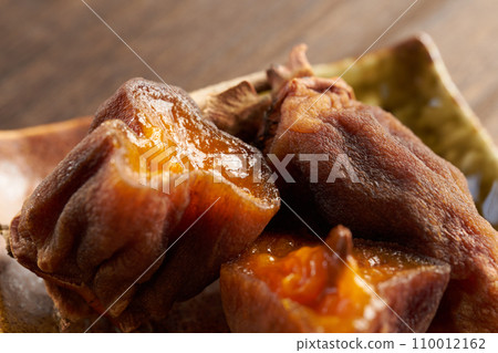 Dried persimmons handmade 110012162