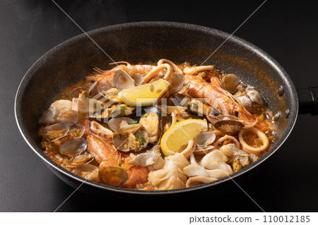Seafood paella (frying pan cooking) 110012185