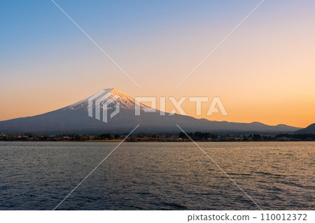 Mt. Fuji at dusk (from the shore of Lake Kawaguchi) 110012372