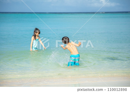 Children playing in the sea 110012898