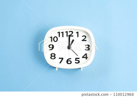 Clock time 1 o'clock 13 o'clock 1:00 13:00 Clock time 1 o'clock 13 o'clock 1:00 13:00 110012968