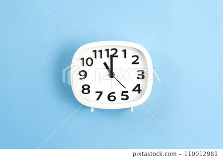 時鐘時間11:00 23:00 11:00 23:00 時鐘時間11:00 23:00 11:00 23:00 110012981