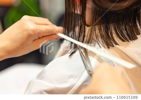 hair salon cut 110015109