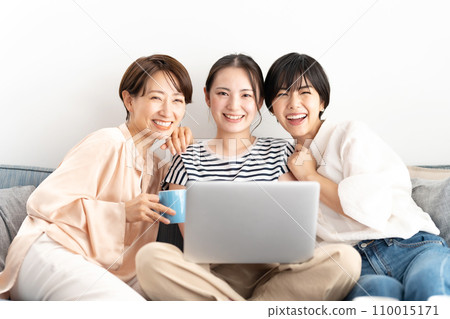 Woman relaxing on the sofa, computer 110015171