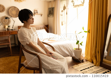 Indoor female portrait shooting Indoor female portrait shooting 110015419