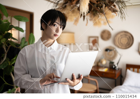 室內女性人像拍攝 110015434