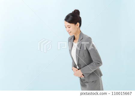 A woman in a suit about to bow 110015667