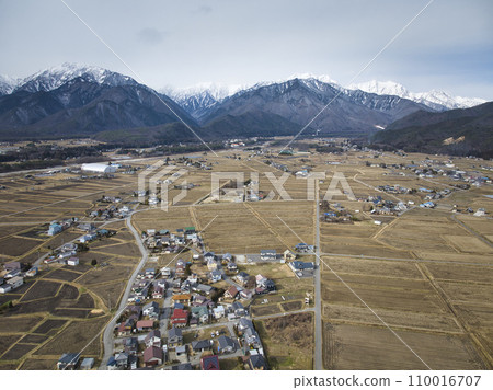 Early winter Gototateyama Mountain Range seen from Omachi City, Omachi City, Nagano Prefecture (aerial photography by drone) 110016707