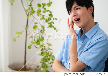 休閒服裝生活風格形象的年輕人 休閒服裝生活風格形象的年輕人 110017594