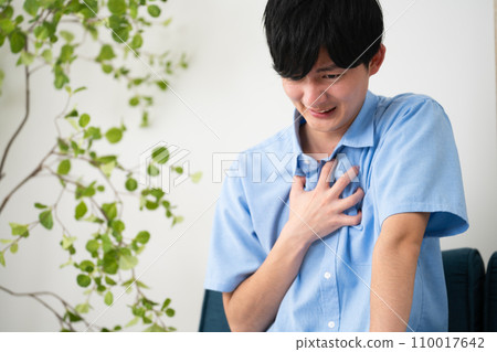 Young man in casual clothes lifestyle image 110017642