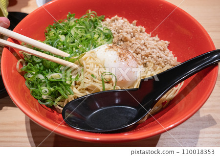 Bowlless noodles 110018353