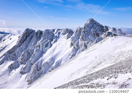 Hokendake in the snow-capped Central Alps 110019407