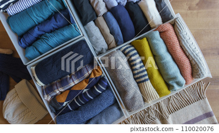 Tidying up winter clothes | Image of changing clothes, decluttering, and tidying up 110020076