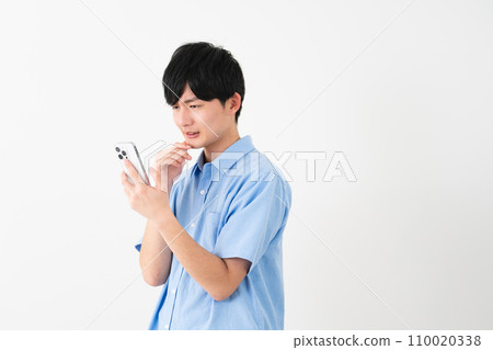 Young man in casual clothes lifestyle image 110020338