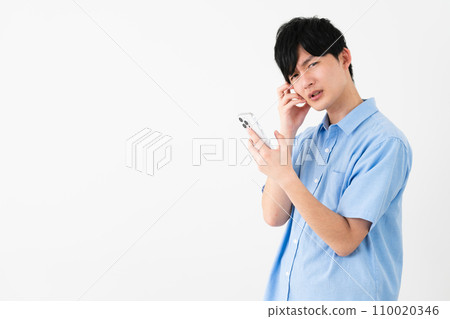 Young man in casual clothes lifestyle image 110020346