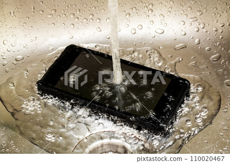 Touch mobile phone under tap water close up Touch mobile phone under tap water close up 110020467