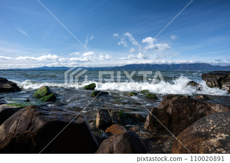 Scenery of waves crashing on the shore of Lake Biwa during the monsoon season Scenery of waves crashing on the shore of Lake Biwa during the monsoon season 110020891