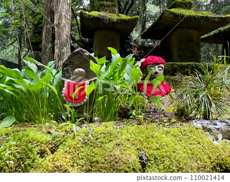 Jizo statue in red apron Mt. Koya Okunoin 110021414