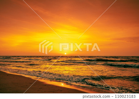 Seascape in the early morning. Sunrise over the sea 110023183