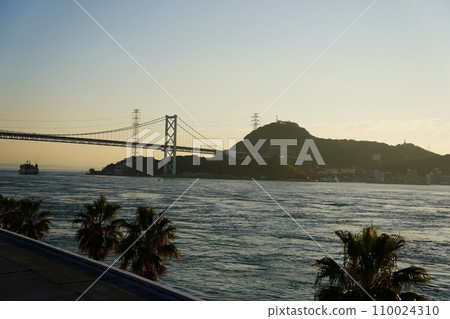 Shimonoseki at sunrise 110024310
