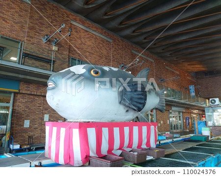 Karato Market in Shimonoseki, Yamaguchi Prefecture 110024376